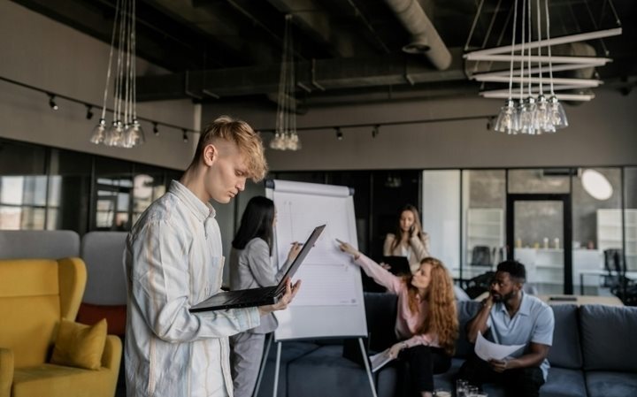 people giving presentation